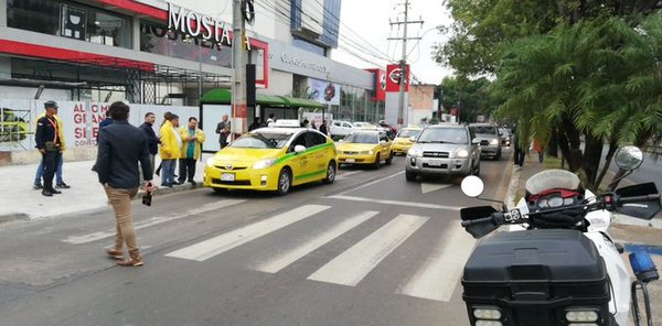 Plantean amparo contra taxistas - Judiciales.net