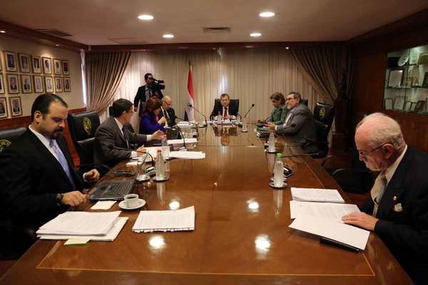 Ministros desisten de acción contra transmisiones - Judiciales.net