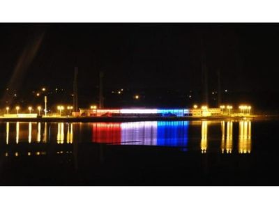 En el interior se visten de colores en honor  a la patria