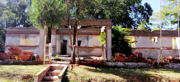 Denuncian abandono de obras en USF - Interior - ABC Color