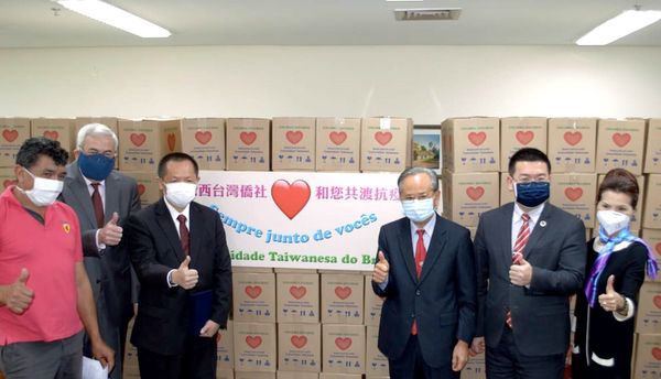 Taiwaneses entregan donación a consulado paraguayo en San Pablo