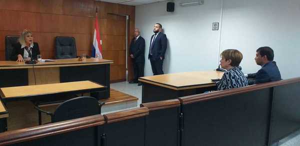 Una vez más suspenden conciliación de senadora con Canillas - Judiciales.net