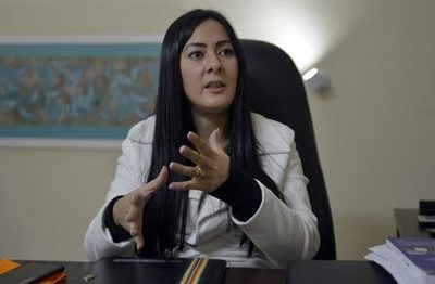 Denuncian a ex ministra de Senabico - Judiciales.net