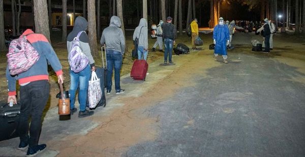 COVID-19: Miles de paraguayos buscan regresar desde Argentina - Nacionales - ABC Color