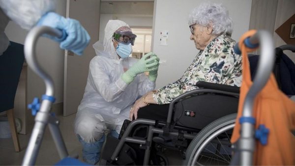 España: muertes diarias por coronavirus descienden pero suben los contagios