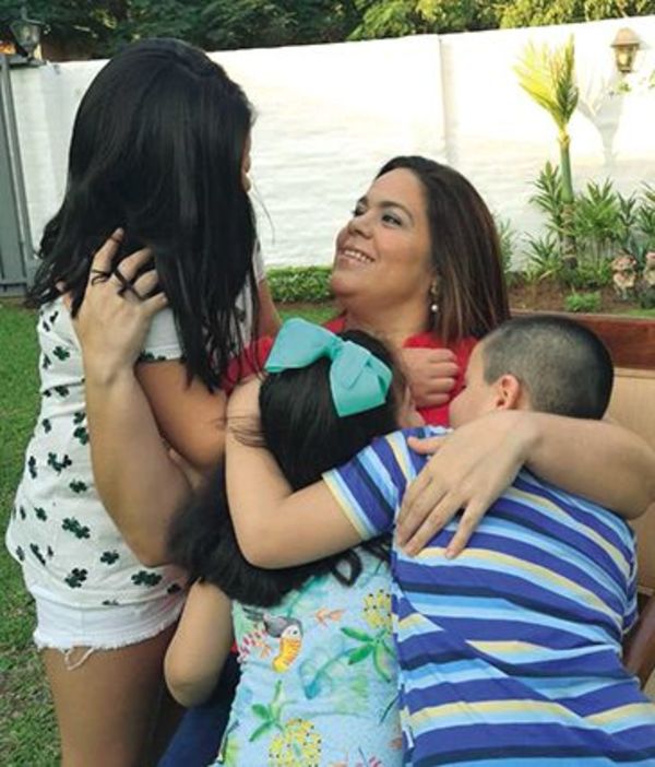 Mazzoleni pide “postergar abrazos” para cuidar a las madres - Nacionales - ABC Color