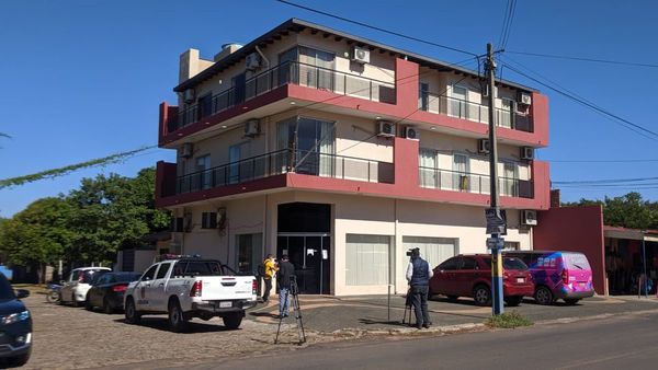 Se presentó en la fiscalía el Gobernador de Central Hugo Javier