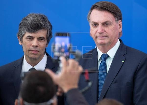 HOY / Aguantó un mes desaires de Bolsonaro: renunció ministro de Salud de Brasil