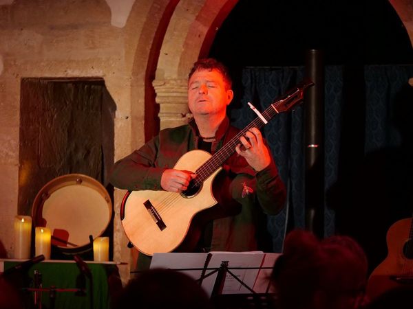Guitarrista inglés ofrecerá concierto virtual de música paraguaya
