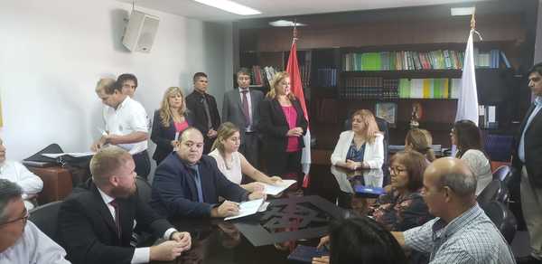 Organizaciones civiles dan respaldo a gestión de Sandra Quiñónez - Judiciales.net