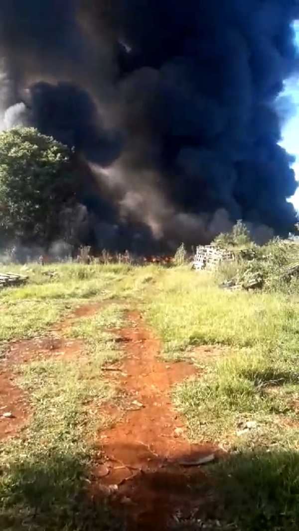 Fiscalía investiga incendio de neumáticos en vertedero municipal - Judiciales.net
