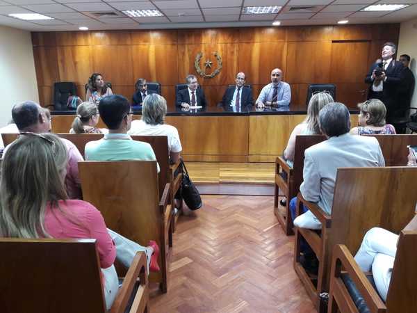Suspenden movilización tras promesa de pago de bonificación - Judiciales.net