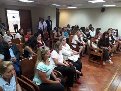Magistrados emplazan a la Corte por pago de bonificación - Judiciales.net