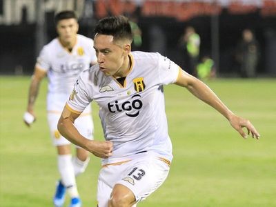 Benítez no dudó en renovar con Guaraní