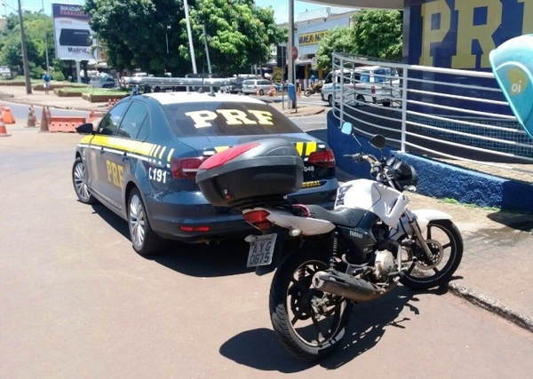 Detienen a PARAGUAYO con moto robada en el PUENTE