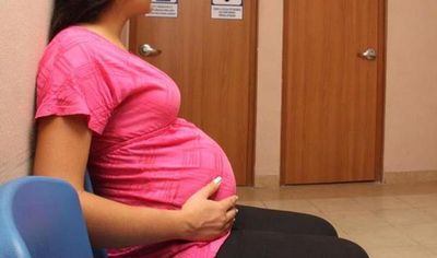 Alto número de embarazos no planificados y de mujeres que dan a luz solas, según Clínicas