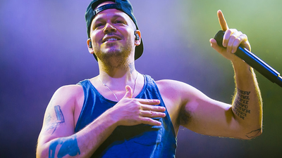 Residente reúne 113 besos en su nuevo tema Antes que el mundo se acabe