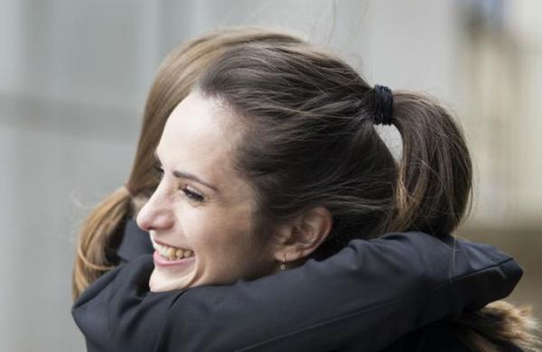 La ciencia asegura que la voz de tu mamá por teléfono es tan sanadora como un abrazo - C9N