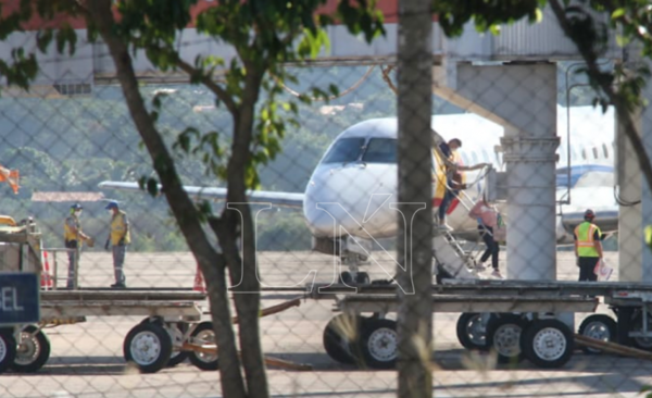HOY / Regresan al país 46 connacionales en un vuelo humanitario