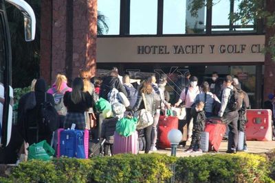 Futbolistas que llegaron de Argentina y Colombia ya están en el hotel, no así sus mascotas