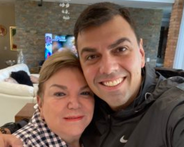 Marco Trovato visita a su mamá tras test Covid-19 negativo