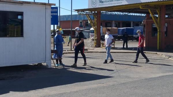 Hotel Salud: Futbolistas ingresaron al país y ya cumplen cuarentena - Megacadena — Últimas Noticias de Paraguay
