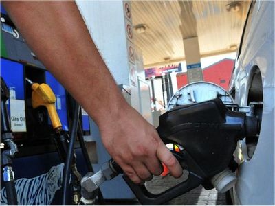 La próxima semana se definiría la baja en los combustibles