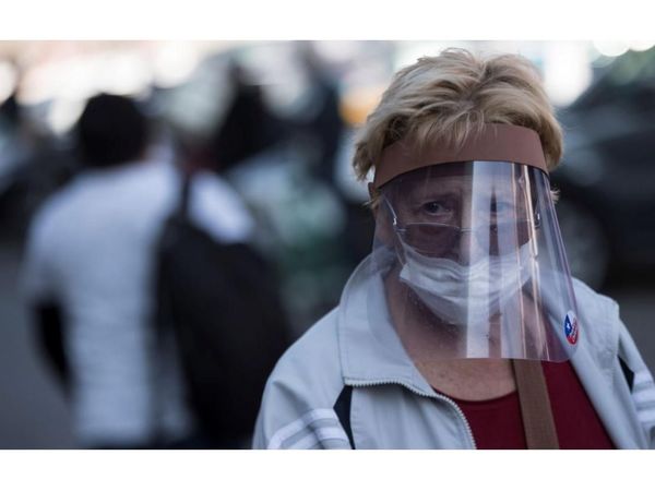 Chile registra otro récord de muertos y Santiago se encierra