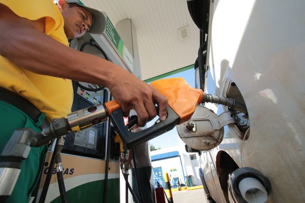Dicen que no es momento oportuno para bajar el precio de combustibles