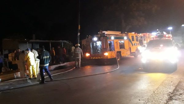 Vuelco e incendio deja dos heridos en Ñemby