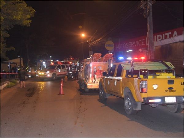 Vuelco e incendio de vehículo deja dos heridos en Ñemby