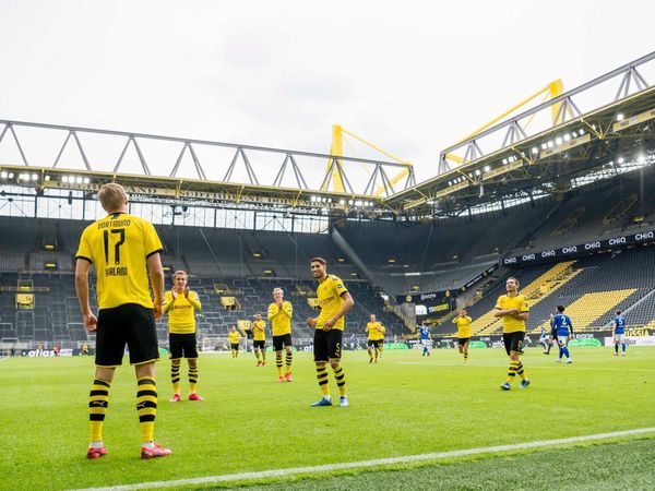 El Dortmund golea al Schalke en el regreso de la Bundesliga