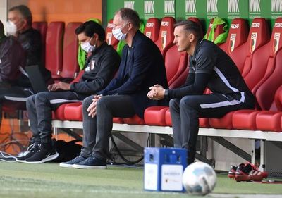 La insólita razón por la que el Augsburgo juega sin entrenador - Fútbol - ABC Color
