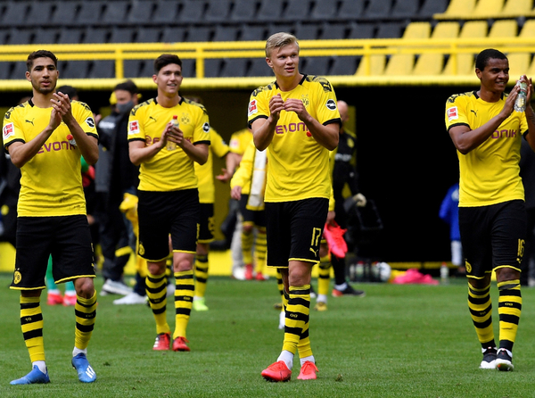 El Dortmund golea al Schalke 04 en el derbi del Ruhr