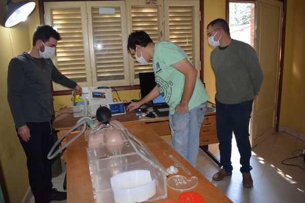 TÉCNICOS DE LA ENTIDAD BINACIONAL YACYRETÁ AVANZAN EN LA FABRICACIÓN DE UN PROTOTIPO DE RESPIRADOR