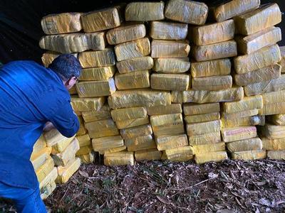 Incautan 1045 kilos de supuesta marihuana prensada en Canindeyú » Ñanduti