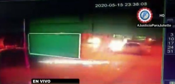 Dos vehículos chocan y caen a barranco en Ñemby | Noticias Paraguay