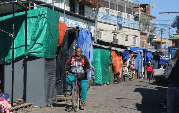 Cierre de paso fronterizo afecta a comercios en Nanawa