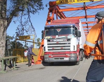 Por Falcón oike alrededor de 8 camiones al día | Crónica