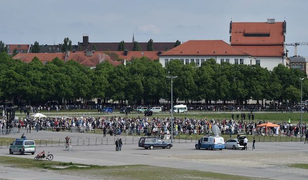 Miles de manifestantes contra el confinamiento en Alemania