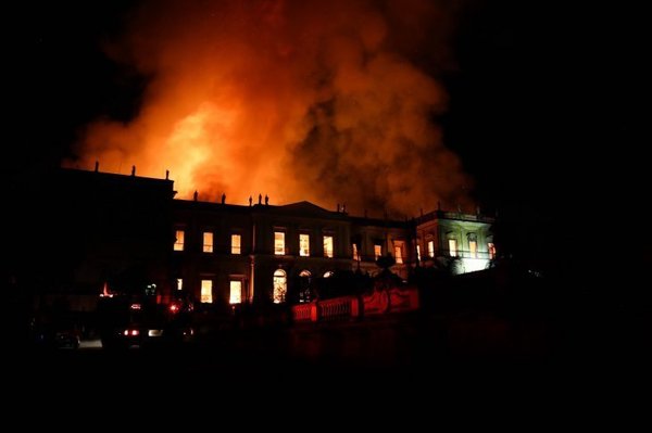 Incendio devora el Museo Nacional de Río de Janeiro - Campo 9 Noticias