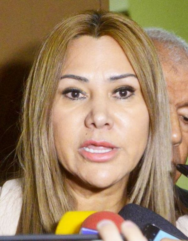 Jueza inhibida se niega a tomar audiencia de Ulises - Política - ABC Color