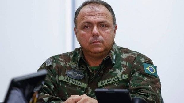 HOY / Un militar sin experiencia asume como ministro interino de Salud en Brasil