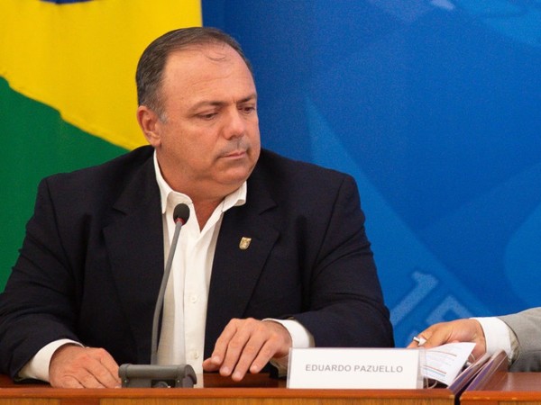Un militar asume como ministro interino de Salud en Brasil