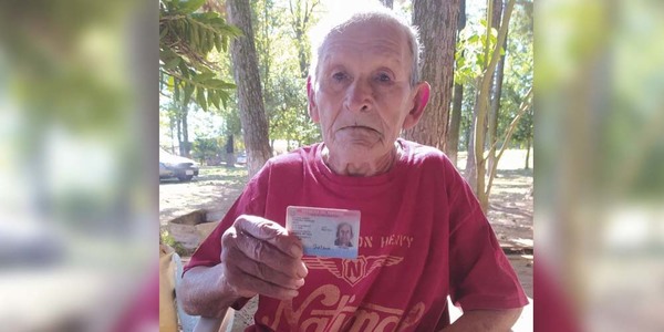 ANCIANO DE 81 AÑOS VIVE EN ABANDONO Y BUSCA A SUS FAMILIARES