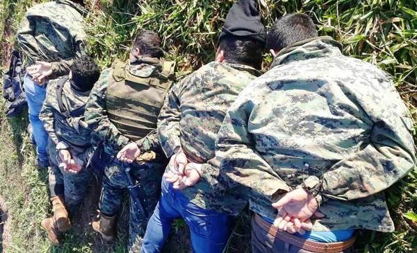 Según comandante, policías "estaban vigilando" pista narco • Luque Noticias