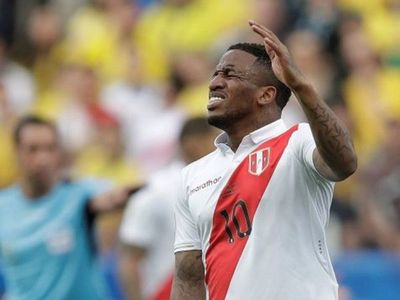 Farfán afirma que está "bien, fuerte y tranquilo", tras positivo a COVID-19