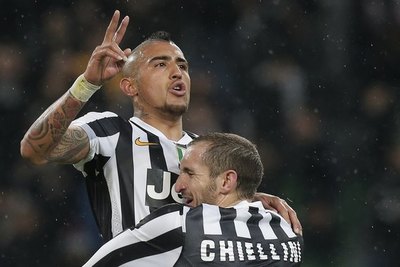 Vidal, otra 'víctima' de Chiellini: 'El alcohol era su punto débil'