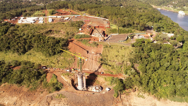 Intensifican trabajos de excavación en lado paraguayo del Puente de la Integración
