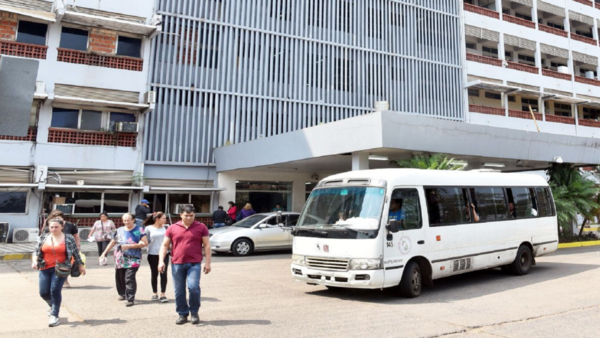 IPS alquila microbús por G. 800 millones